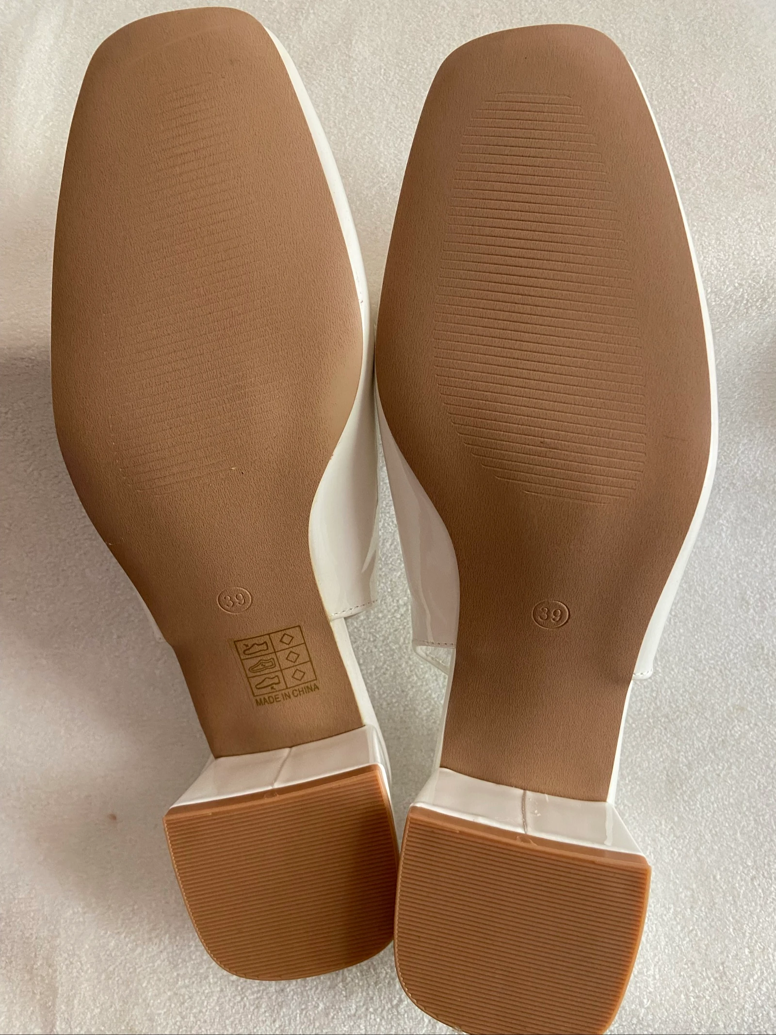 Sapato alto fechado estilo retrô•couro sintético envernizado•branco•39•Soon Her – photo 6